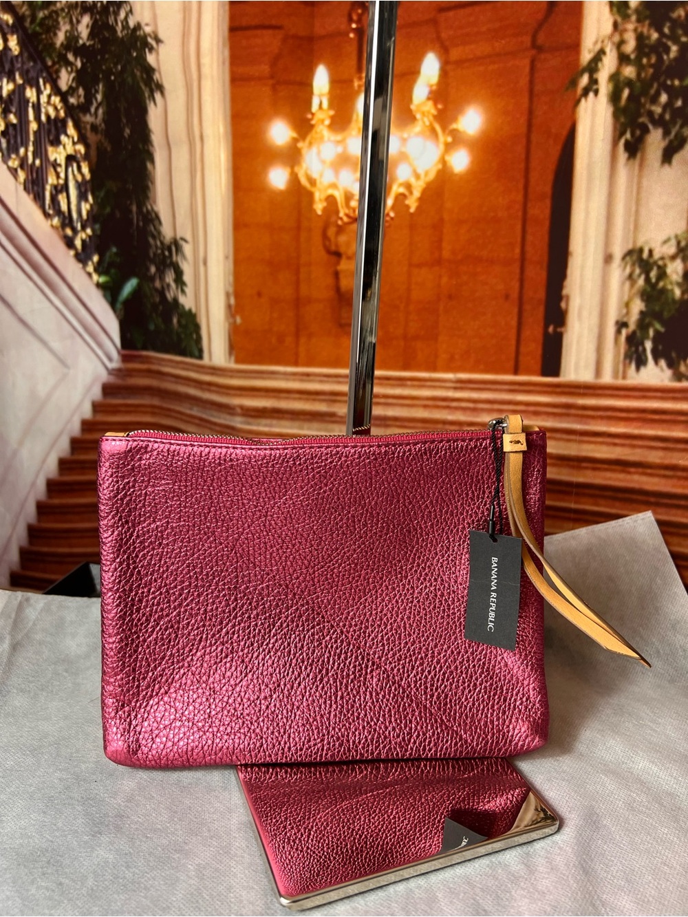 Banana Republic pink metallic cowhide leather zipper clutch and wristlet 💖